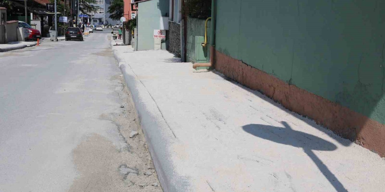 Serdivan’da kaldırımlar yenileniyor