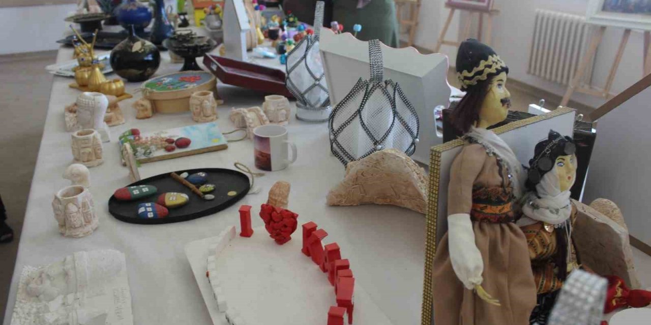 Kahta’da yıl sonu sergisine yoğun ilgi