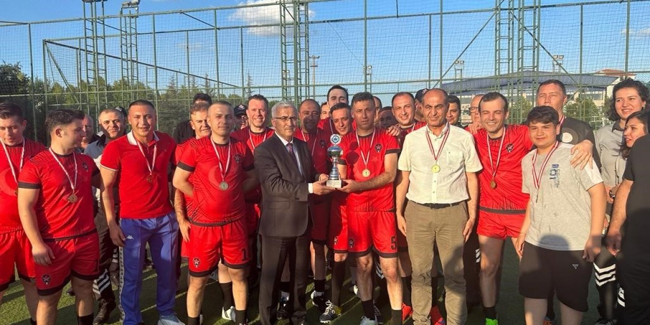 ESOGÜ Birimler Arası Personel Futbol Turnuvası’nda kupa sahibini buldu