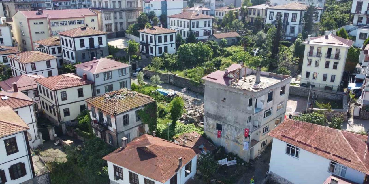 Giresun’da Rumlar ile Türklerin yıllarca yaşadığı tarihi evlerde kentsel dönüşüm başladı
