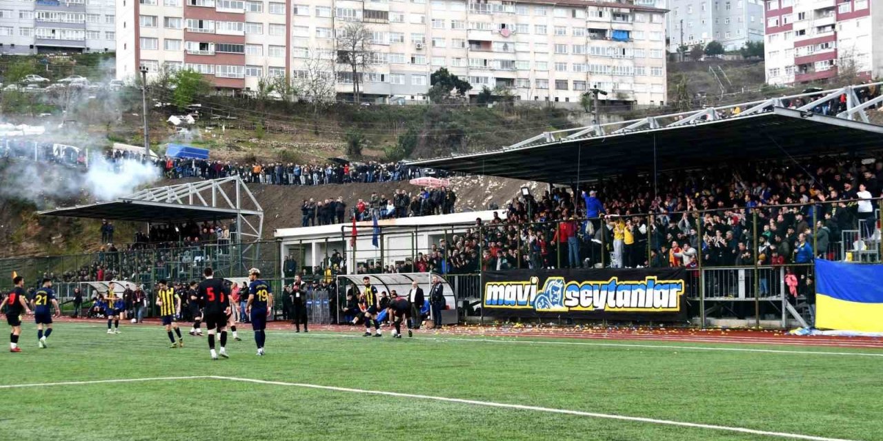 Alaplılı taraftarlar yeni tribün istiyor