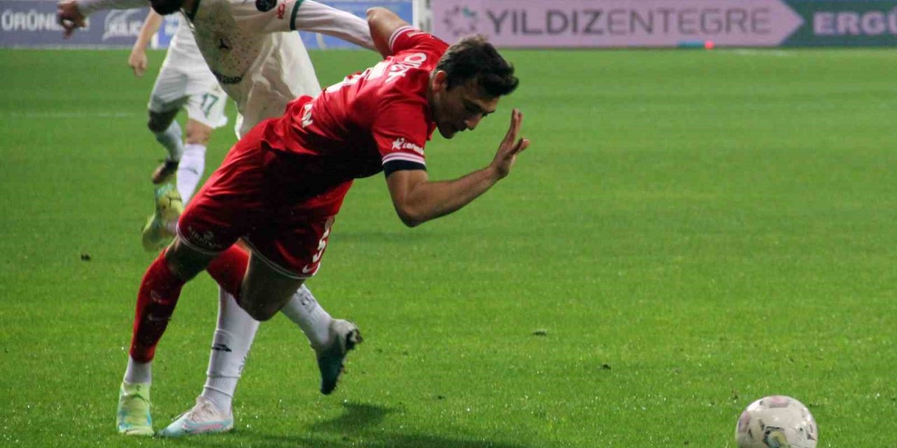 Spor Toto Süper Lig: Giresunspor: 2 - FTA Antalyaspor: 0 (Maç sonucu)