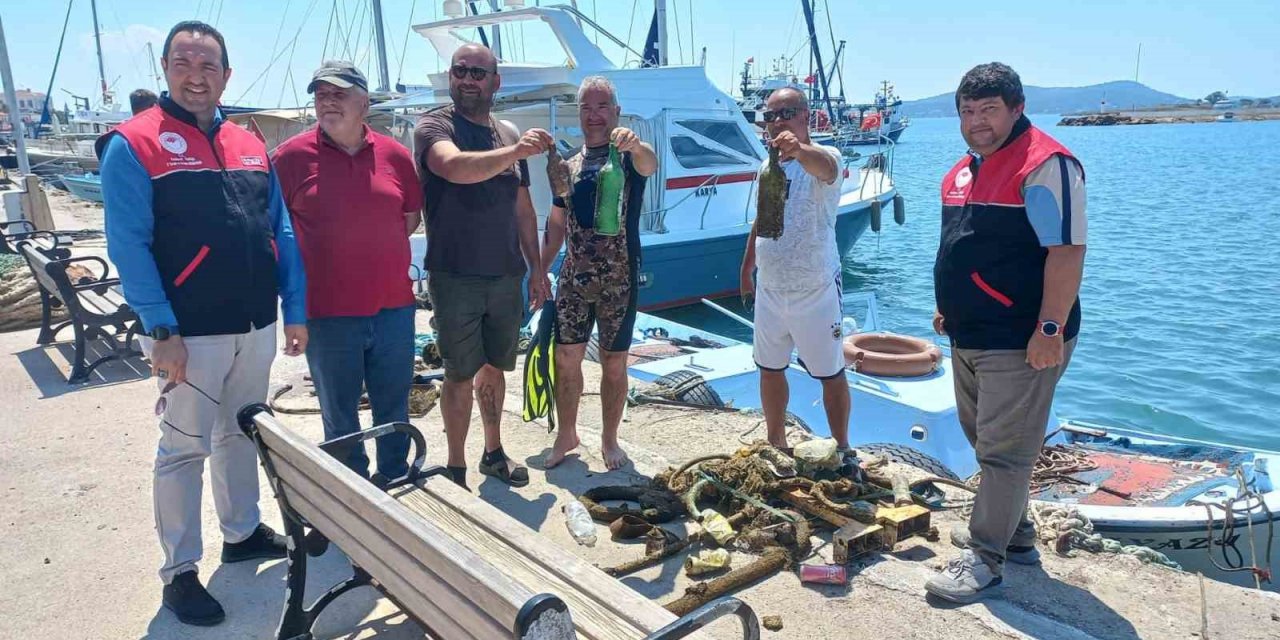 Cunda Adası’nda deniz dibi temizliği yaptılar