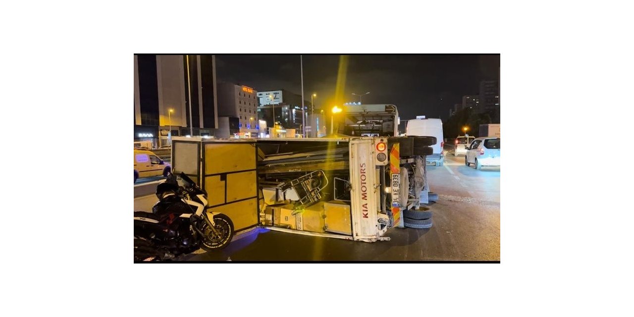 E-5 Kara Yolu’nda 4 araç ve 1 motosiklet kazaya karıştı: 4 yaralı