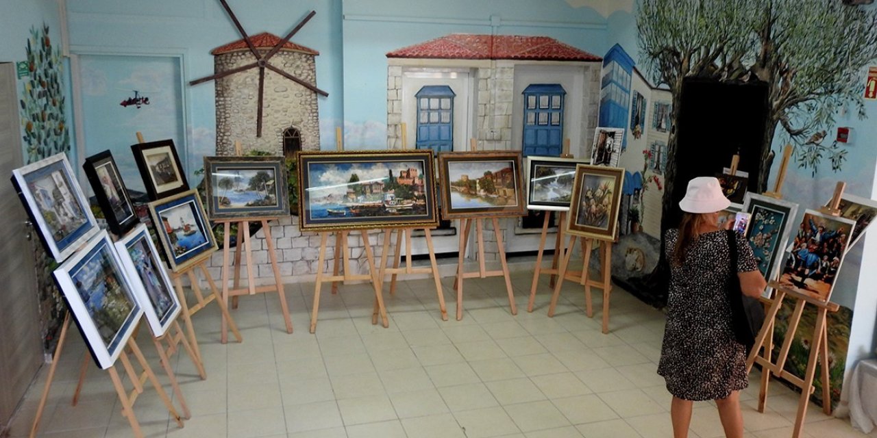 Çeşme Halk Eğitim Müdürlüğü yıl sonu sergisi açıldı