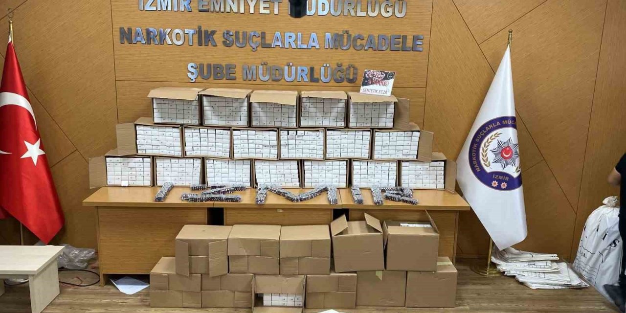 İzmir polisi uyuşturucu tacirlerine geçit vermedi: 2 tutuklama