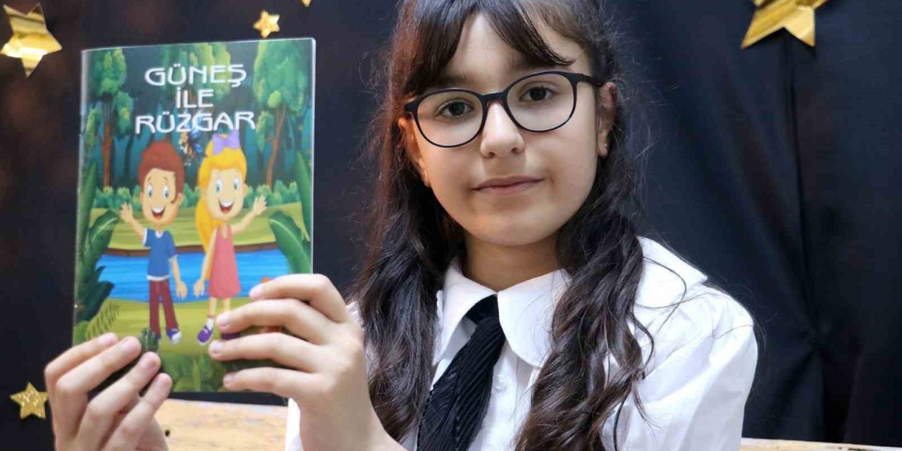 Yaşıtları hikaye kitabı okurken Elif Ceylin hikaye kitabı yazdı