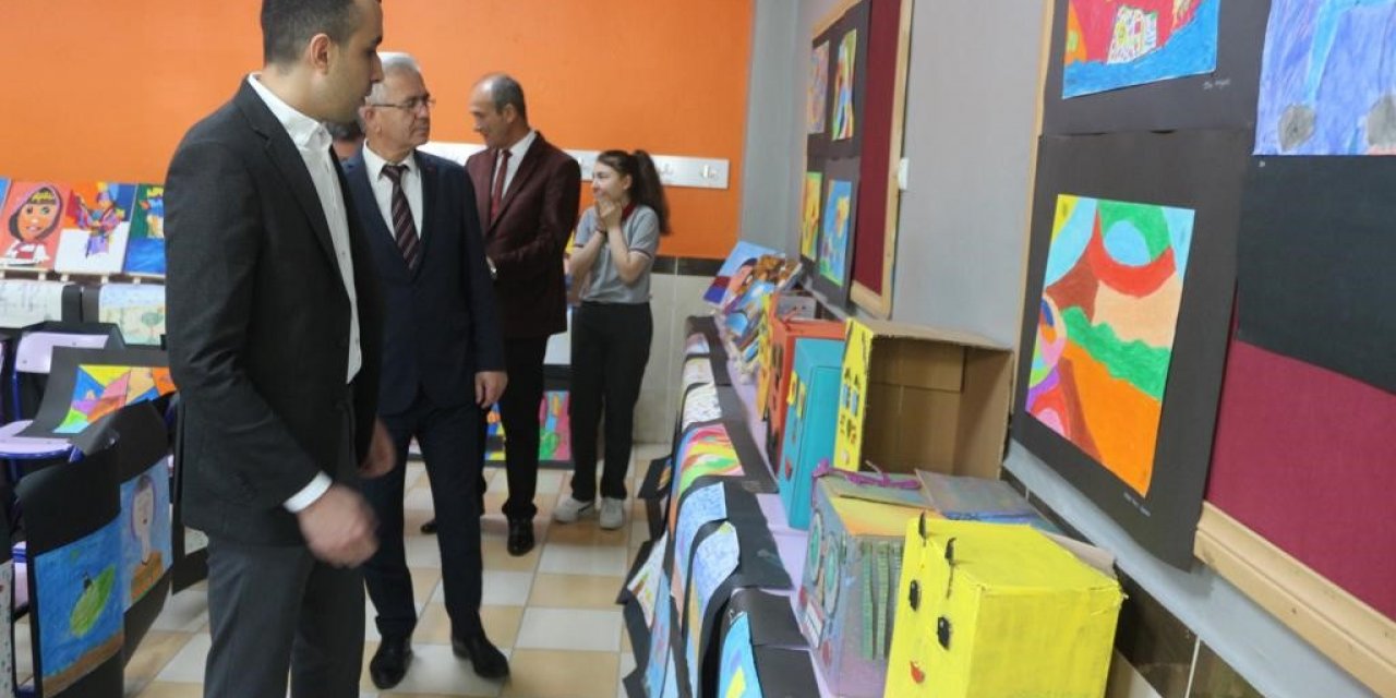 Domaniç Ortaokulu’nda yılsonu sergisi