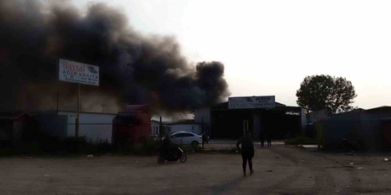 Geri dönüşüm tesisinde korkutan yangın