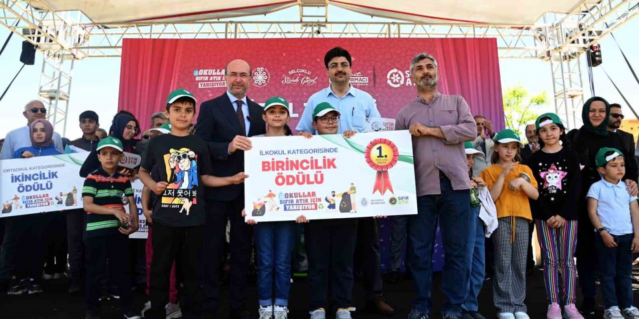 Konya'da 'Okullar Arası Sıfır Atık Yarışması' ödül töreni Sille Seyir Tepesi’nde yapıldı
