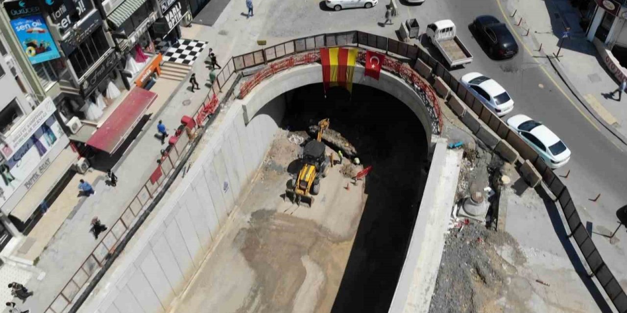 Maltepe’de tünel çalışmasında doğal gaz patlaması: Yol yayalara kapatıldı