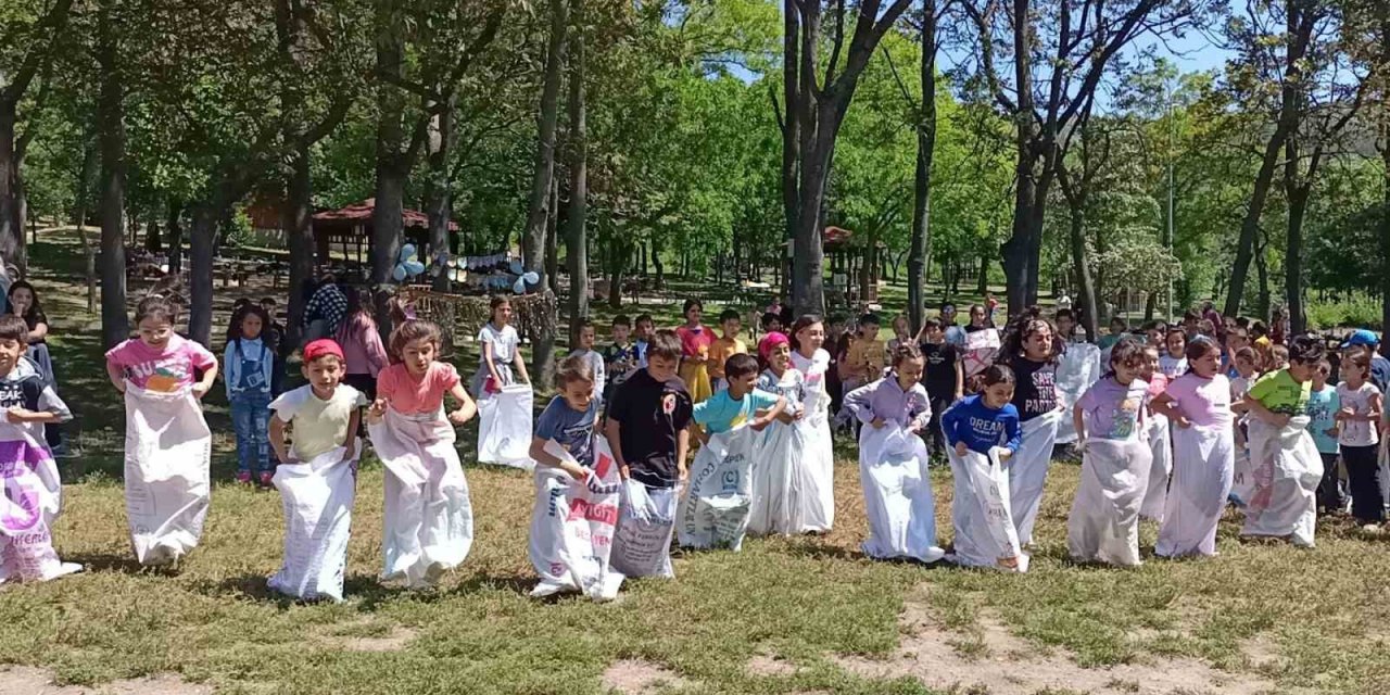 Öğrenciler yılın stresini geleneksel oyunlarla attı