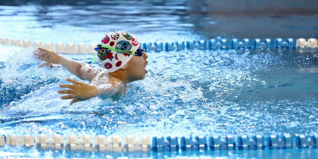 Aliağa Gençlik Merkezinde yaz dönemi yüzme kursları başlıyor