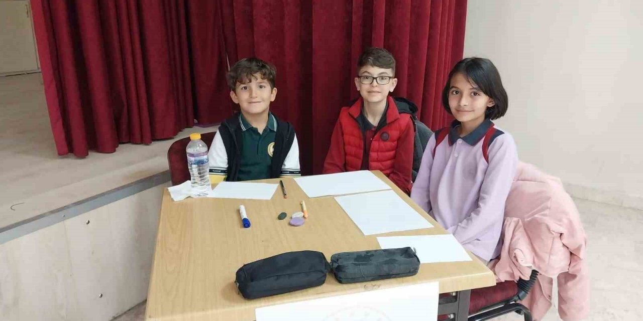 Miralay Reşatbey İlkokulu bilgi yarışmasında birinci oldu