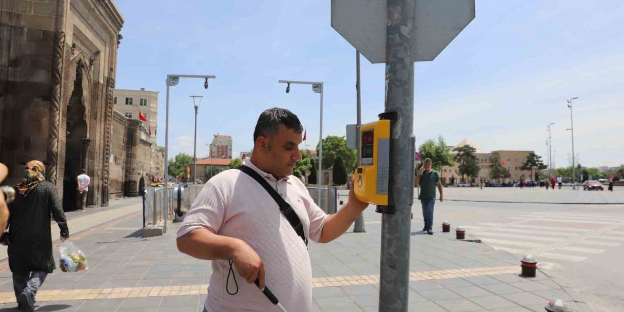 Görme engellilerin hayatını kolaylaştıran uygulama: Erişilebilir Yaya Butonları