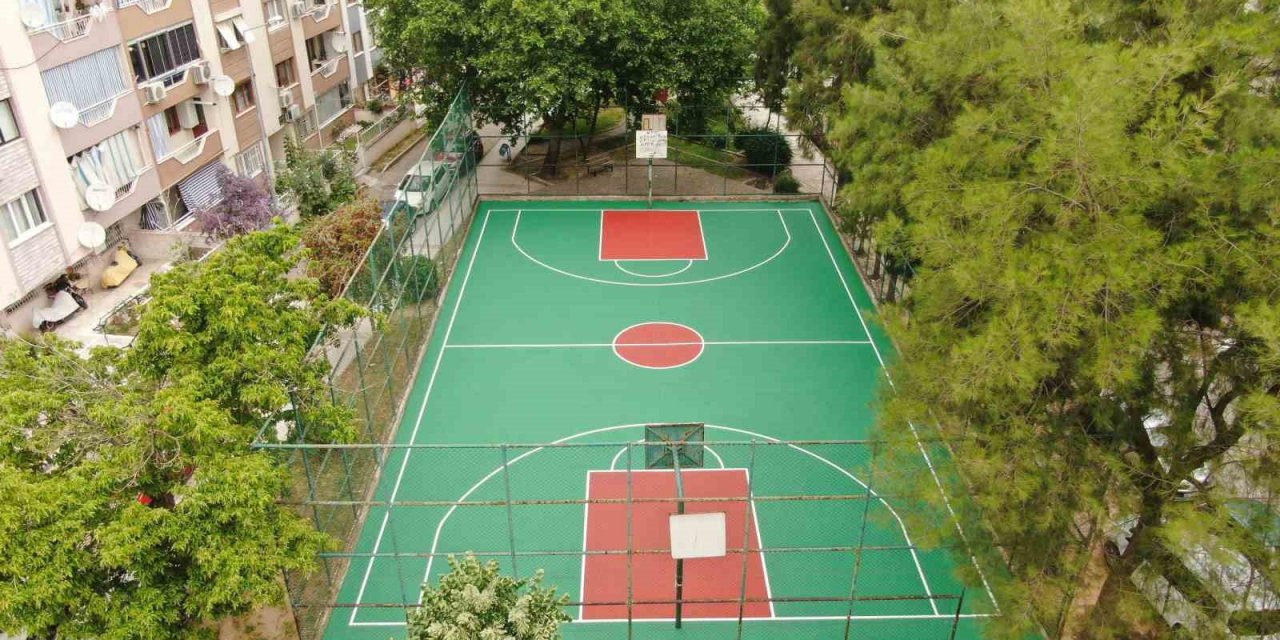 Yunusemre’den iki sahada zemin yenileme çalışması