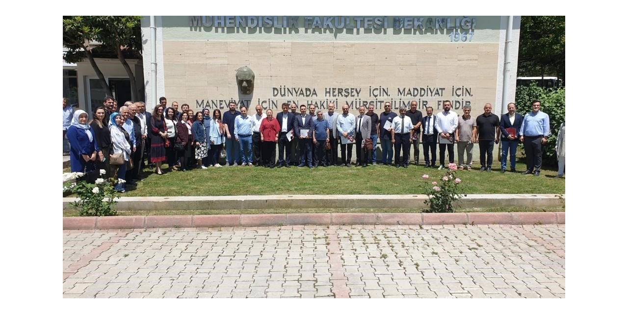 FÜ’de başarılı akademisyenler ödüllendirildi