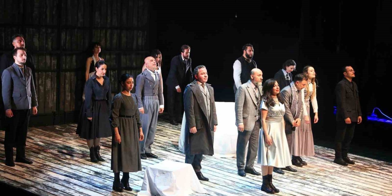 Uluslararası Tiyatro Festivali heyecanı sürüyor