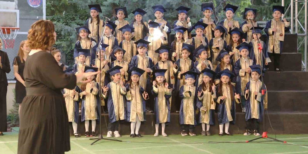 GKV Anaokulu öğrencilerine muhteşem kep töreni