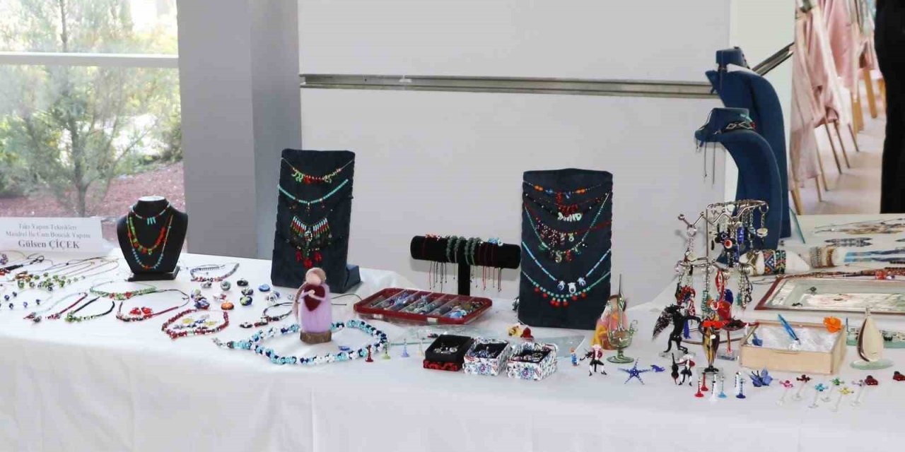 Kırşehir’de Halk Eğitim Merkezi kursiyerlerinin bir yıllık emeği sergilendi