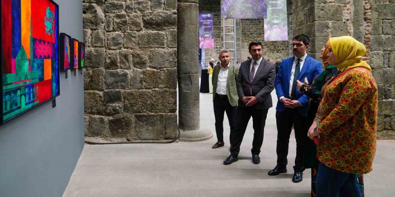 Diyarbakır’da iki sergi sanatseverlerle buluştu
