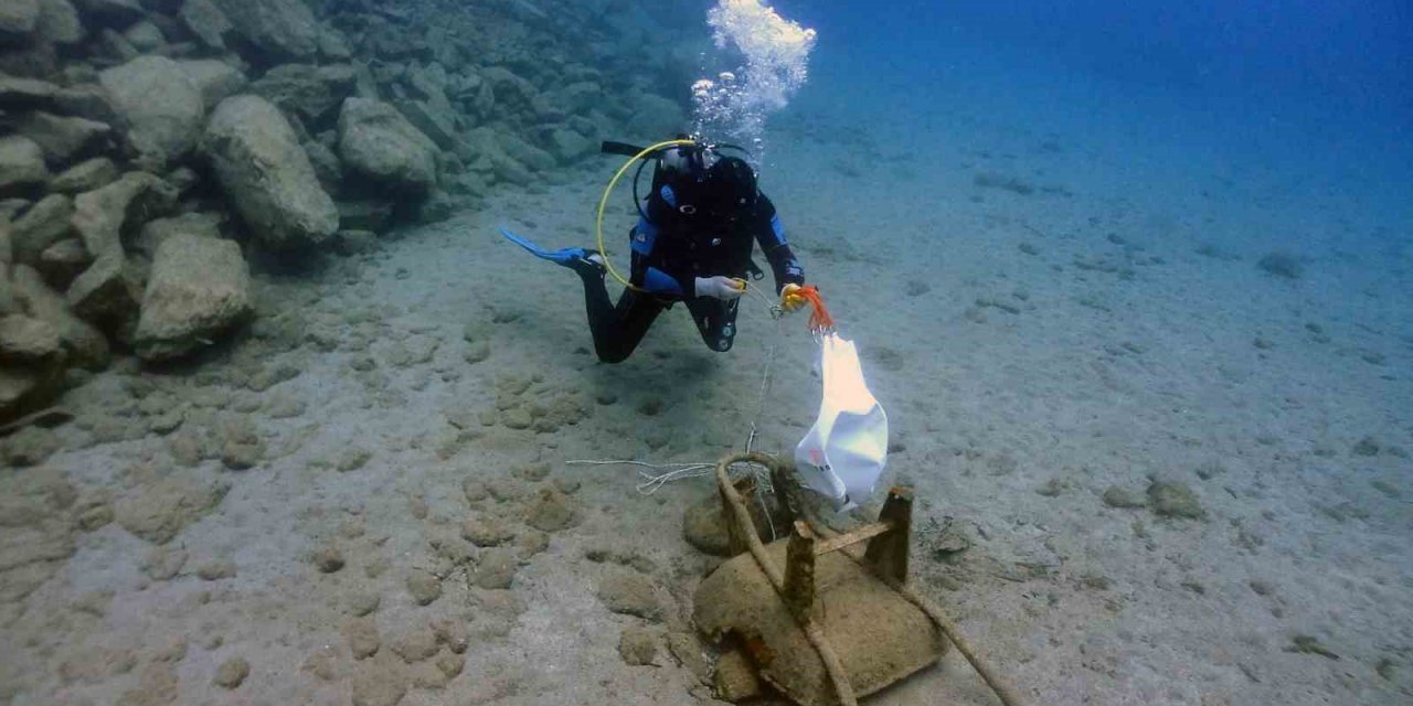 Datça’da su altı temizliği