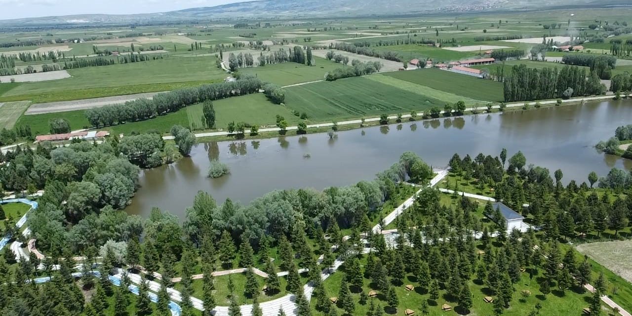 Bünyesinde kokulu bitkilerin olduğu Millet Bahçesi hizmete girdi