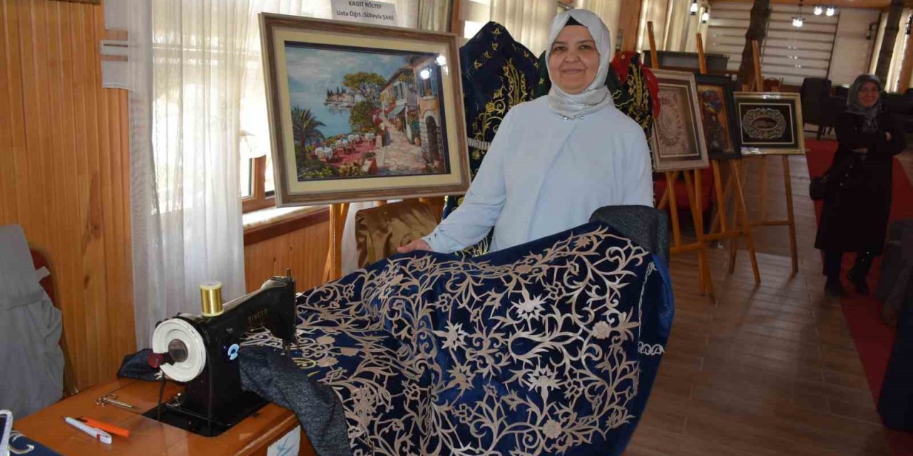 Tosya’da Halk Eğitimi Merkezi kursiyerleri el sanatları ürünleri ile göz doldurdu