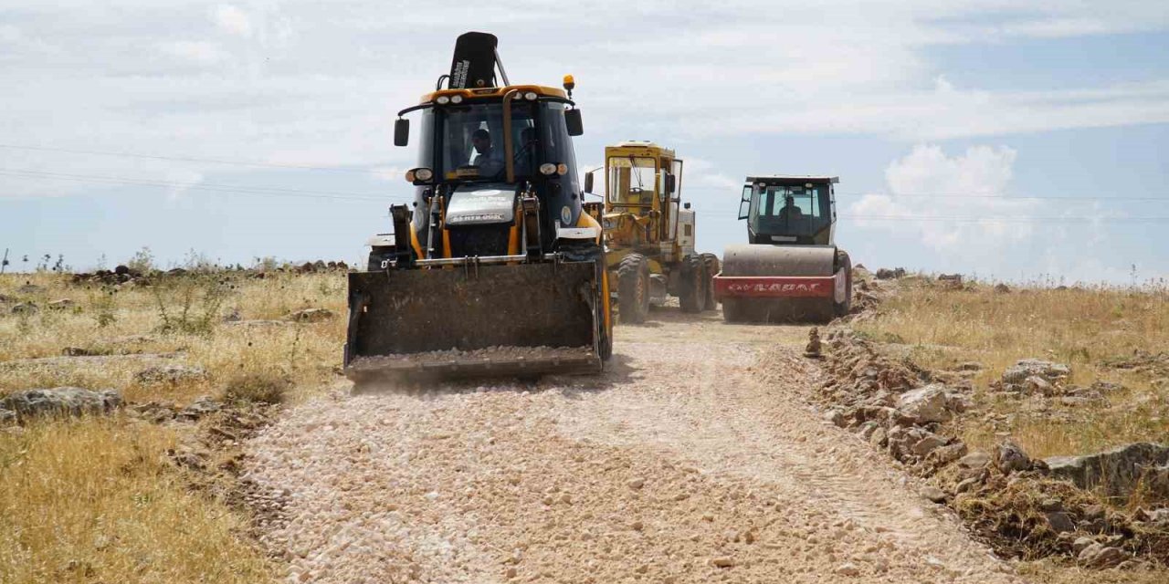 Merkez ve kırsalda yol çalışmaları devam ediyor