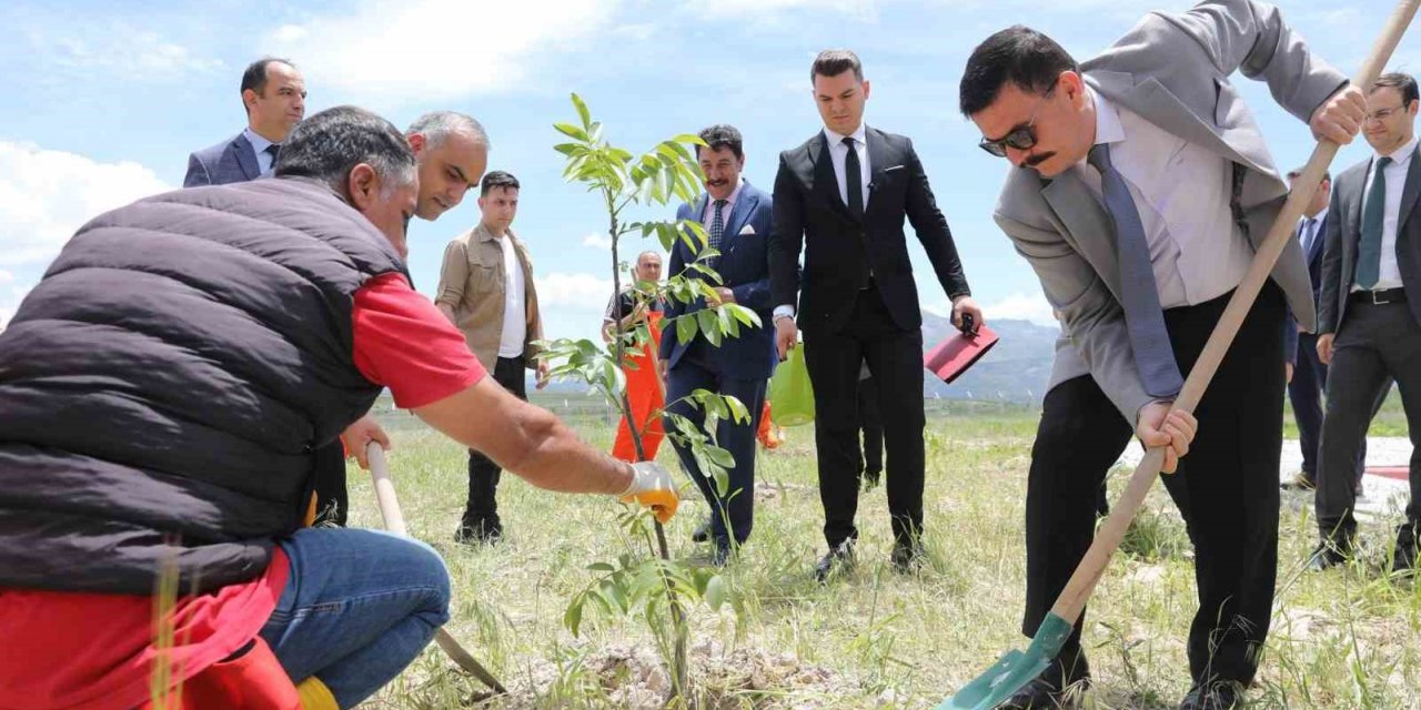 Burdur’da yeni cezaevi kampüsünde fidan dikim etkinliği düzenlendi