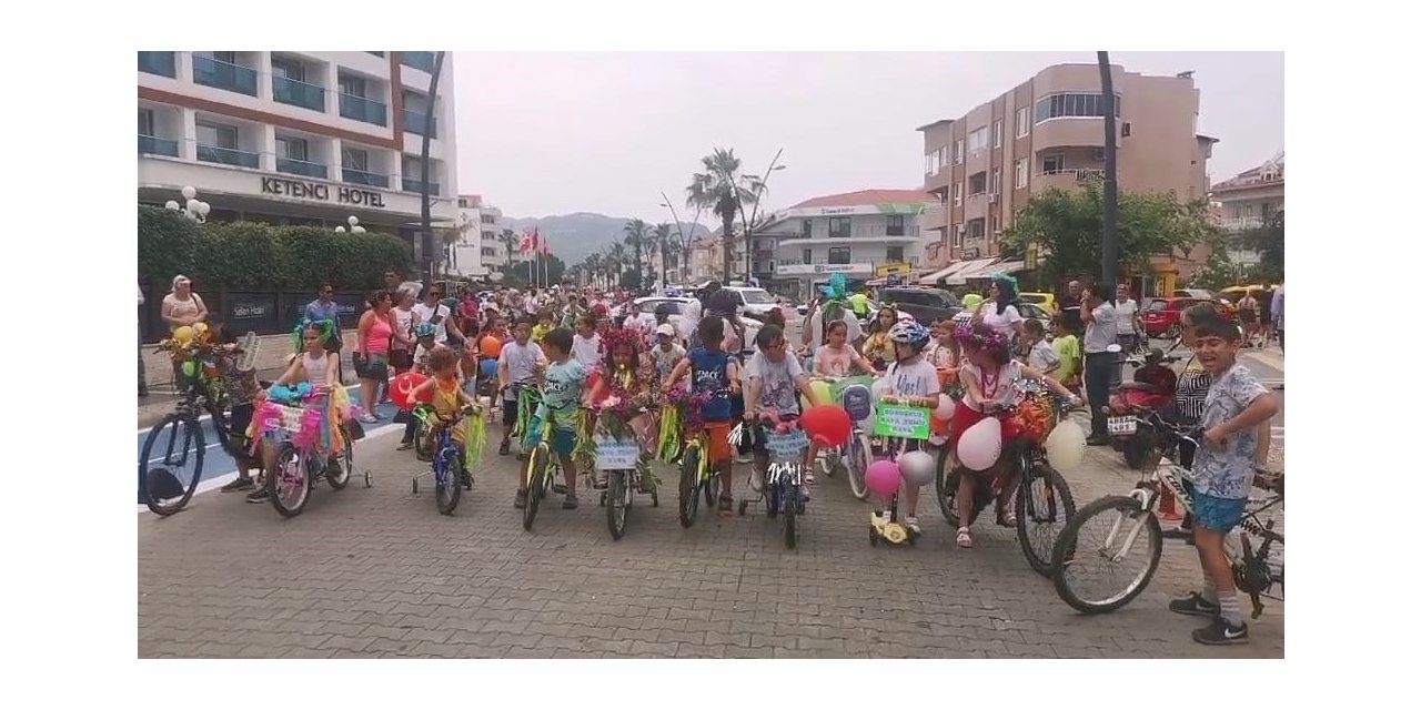 Marmarisli öğrenciler doğa için pedal çevirip dans etti