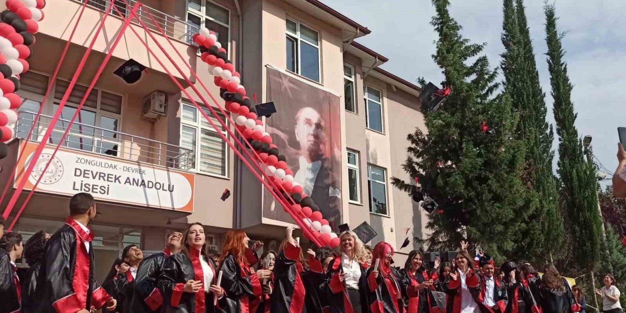Devrek Anadolu lisesinden mezuniyet töreni