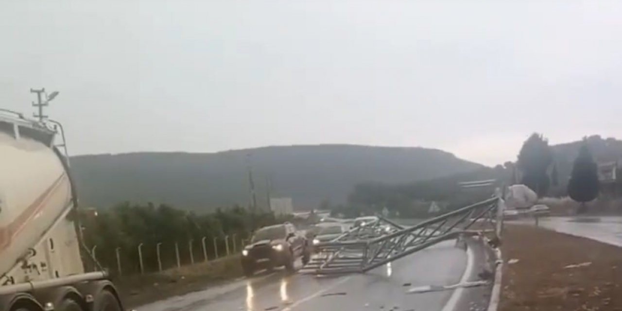 Kontrolden çıkan tır ortalığı birbirine kattı