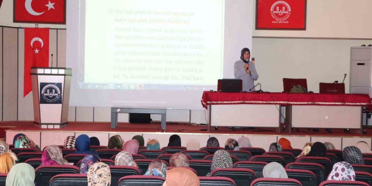 Sivas’ta hacı adaylarına seminer verildi