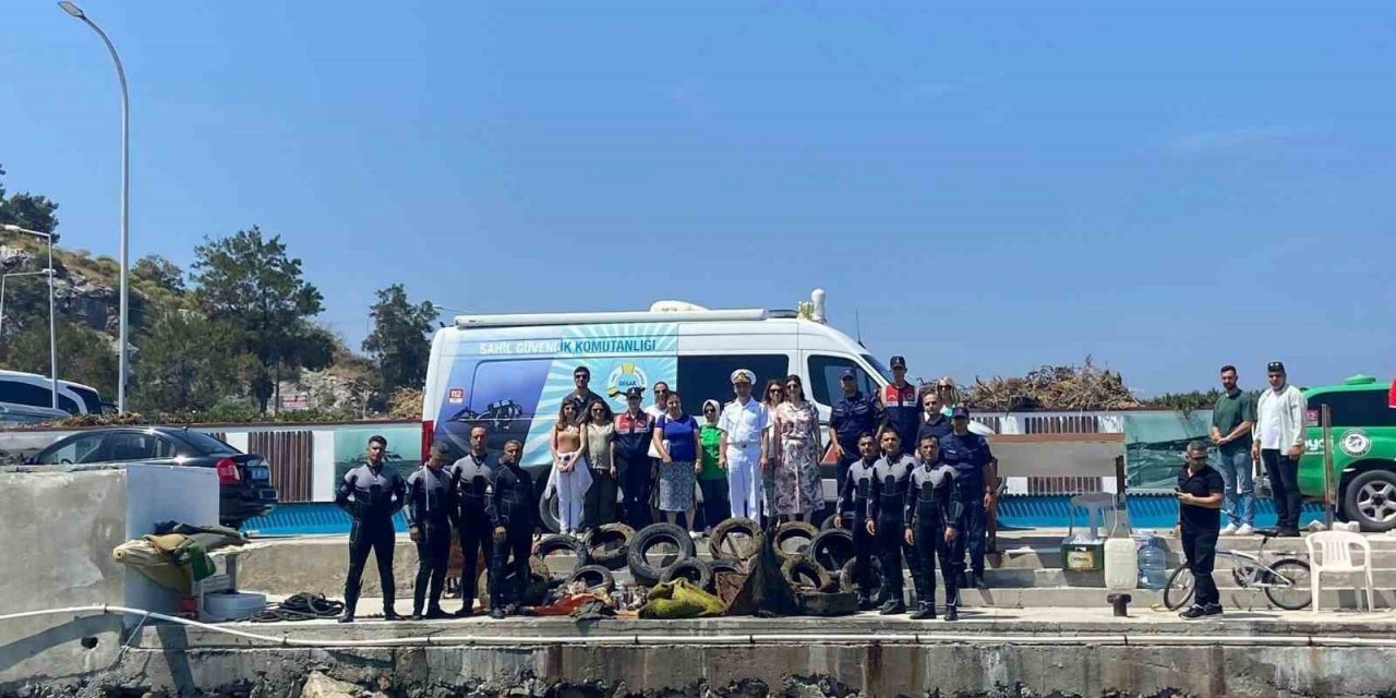 Kuşadası’nda dip temizliği