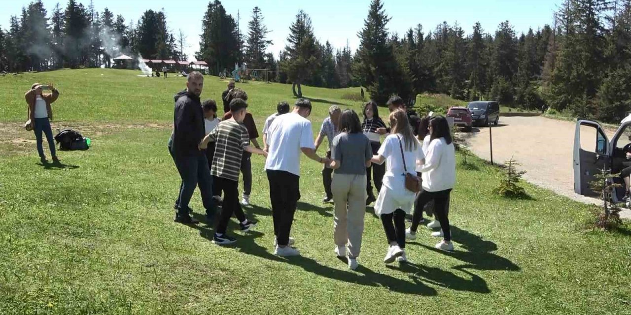 Güneşli havayı fırsat bilip yaylaları şenlendirdiler