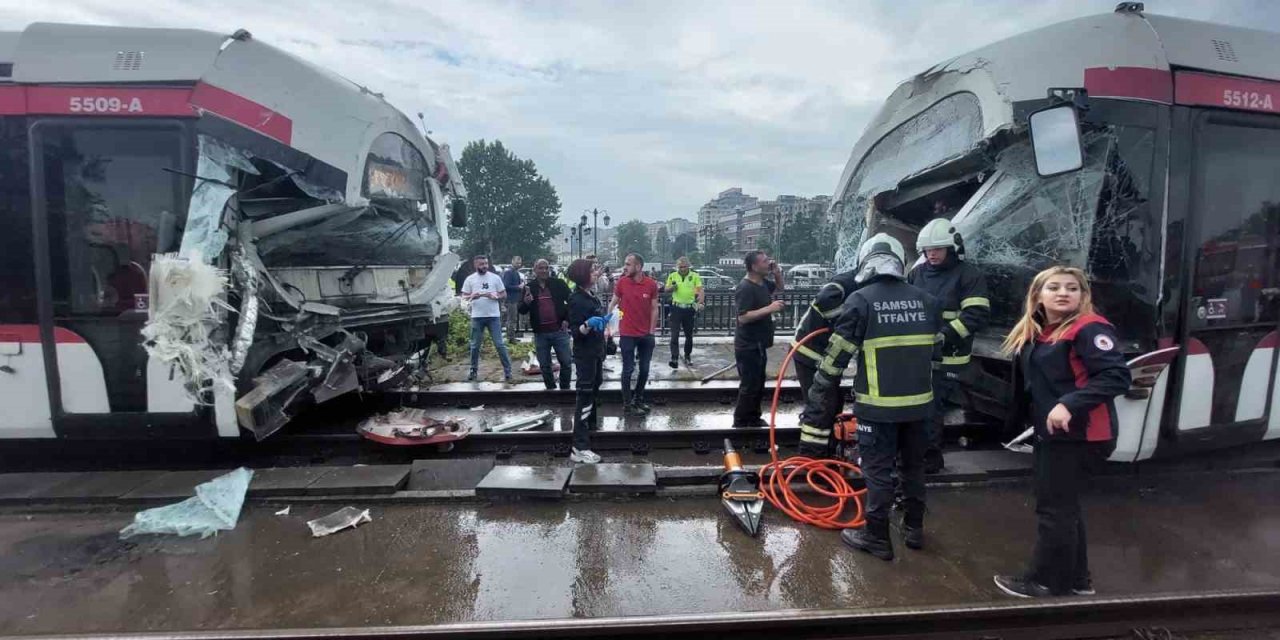 Samsun’da meydana gelen tramvay kazasında ilk belirlemelere göre 1’i ağır 10 kişinin yaralandığı öğrenildi.