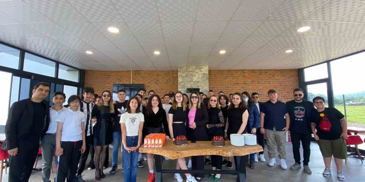 Gelenek yine bozulmadı