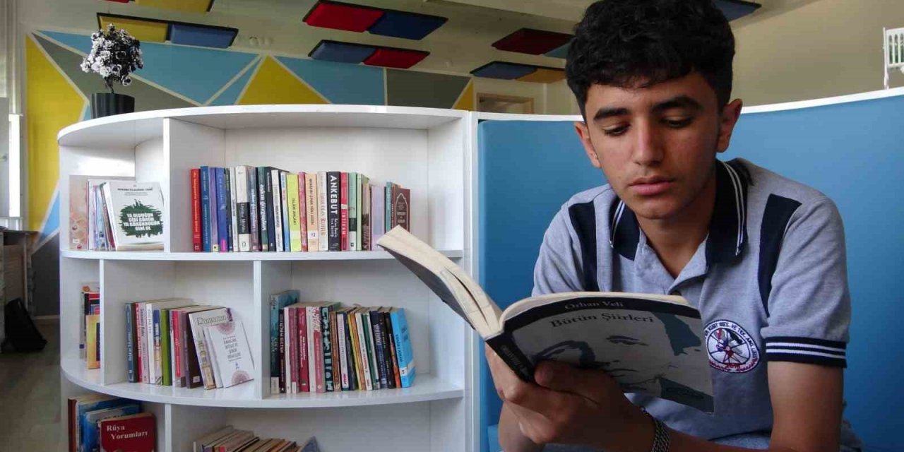 Bingöl’de 50 kitap okuyan öğrenci ödüllendirildi