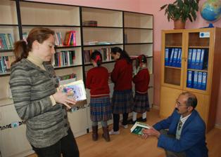 Kütüphaneye geri dönüşüm kutusu