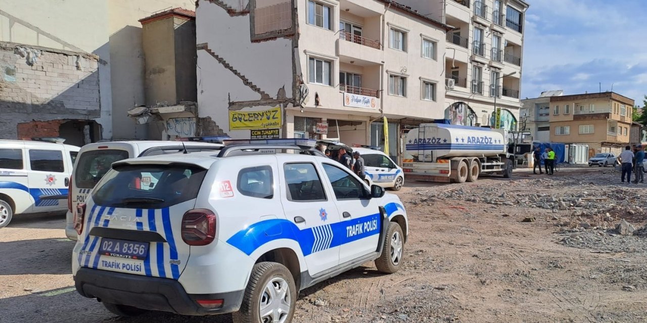 Kamyonun çarptığı kadın hayatını kaybetti