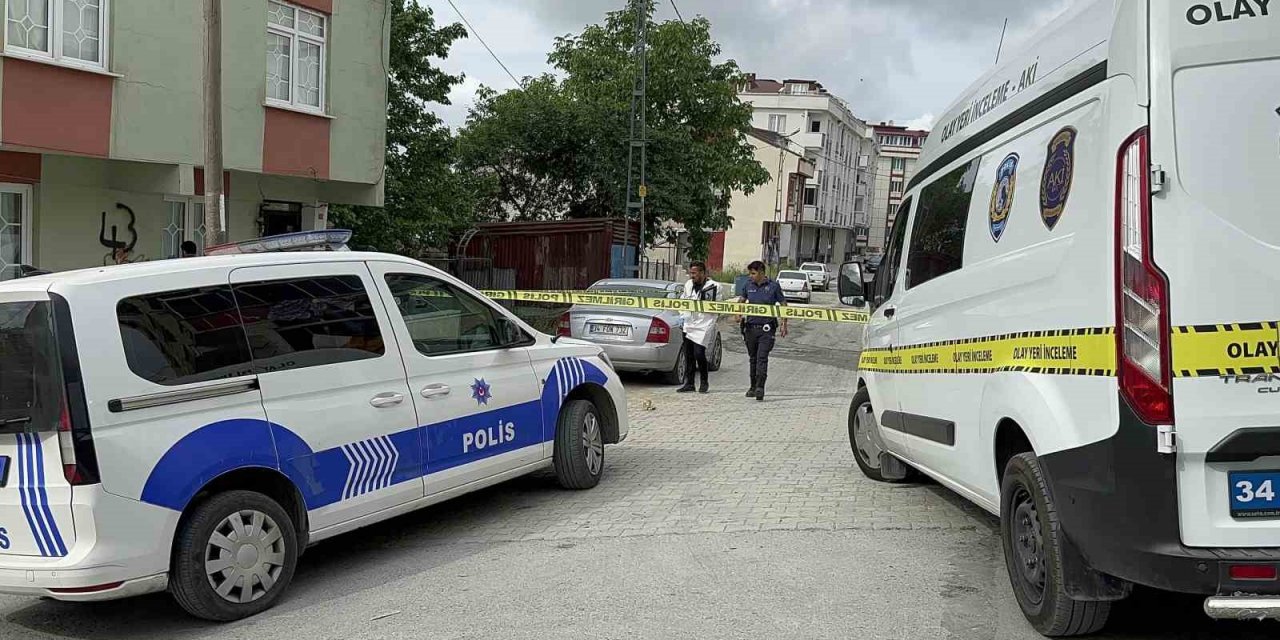 Annesiyle kavga ettiğini gören 19 yaşındaki genç, babasını silahla vurdu