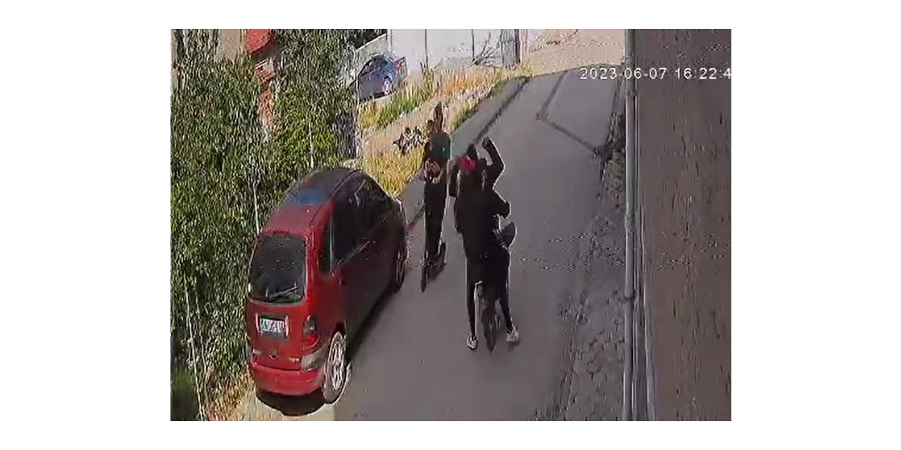 Çocukları korkutup kameraları kırdılar, evi soydular