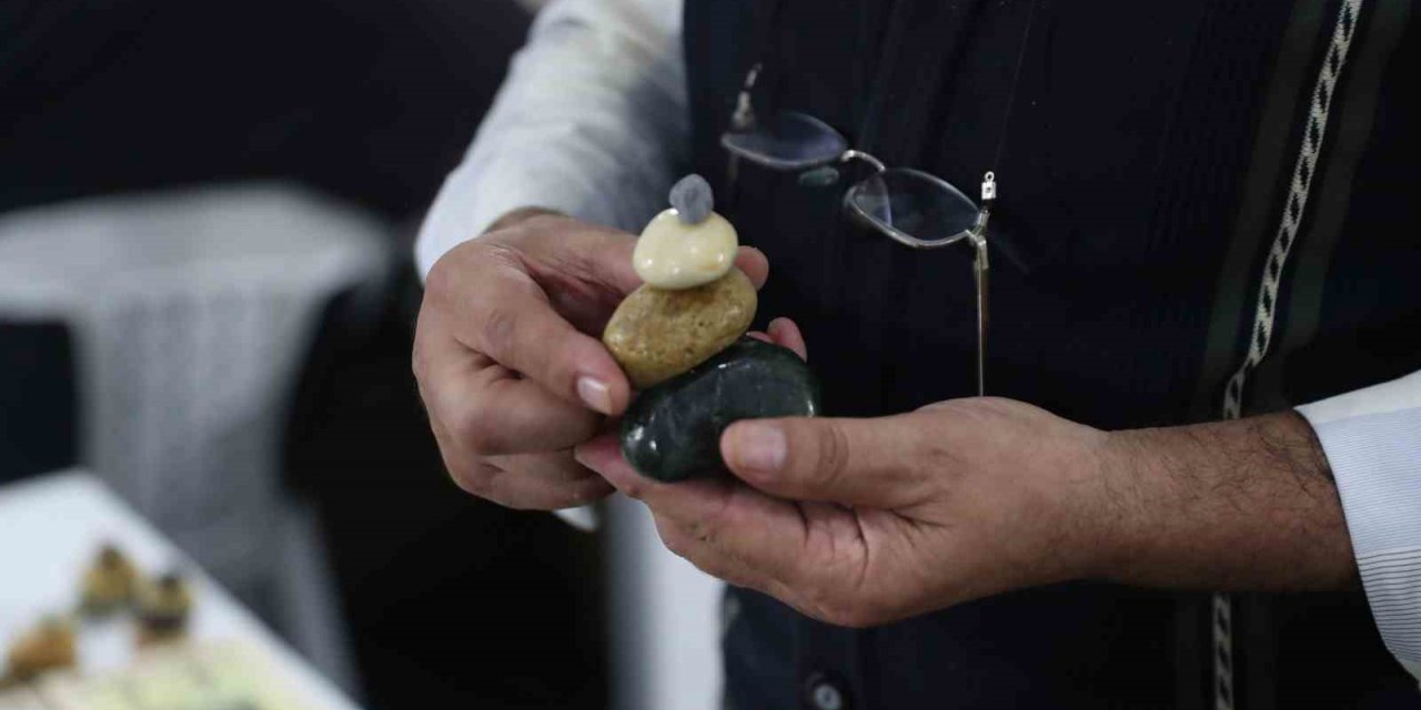Bağcılar Kitap Fuarı’nda el emeği taşlara yoğun ilgi