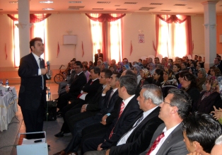 Özel eğitime muhtaç çocuklara konferans
