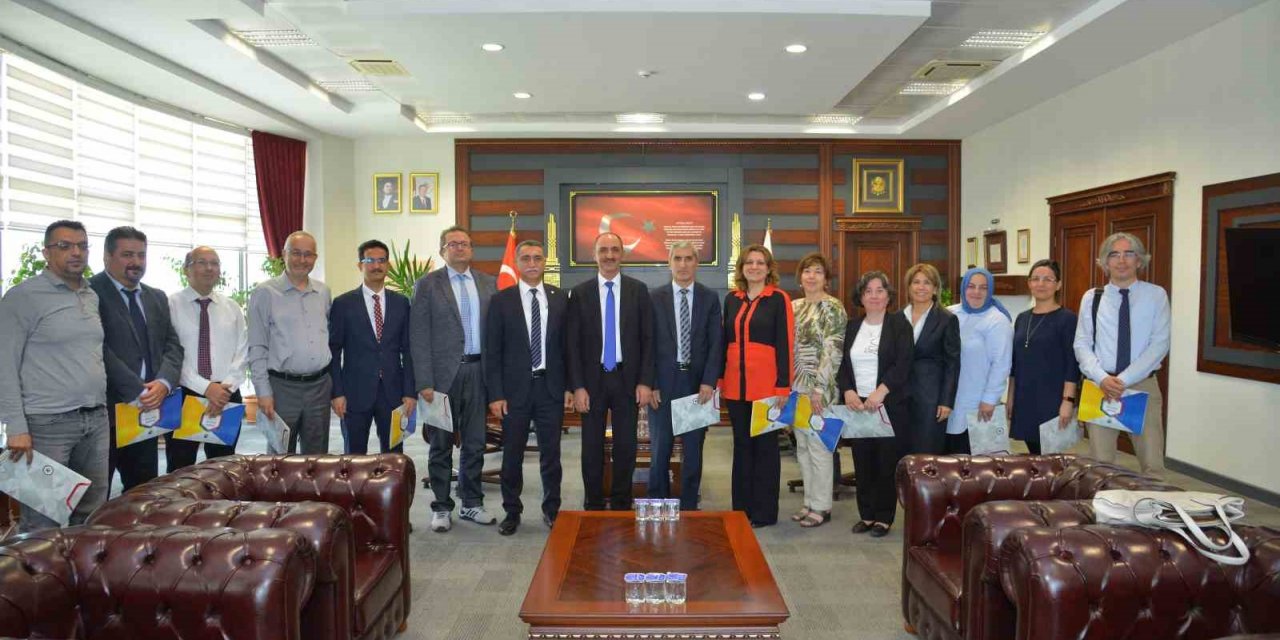 Rektör Karakaya, atanan profesörlere belgelerini taktim etti