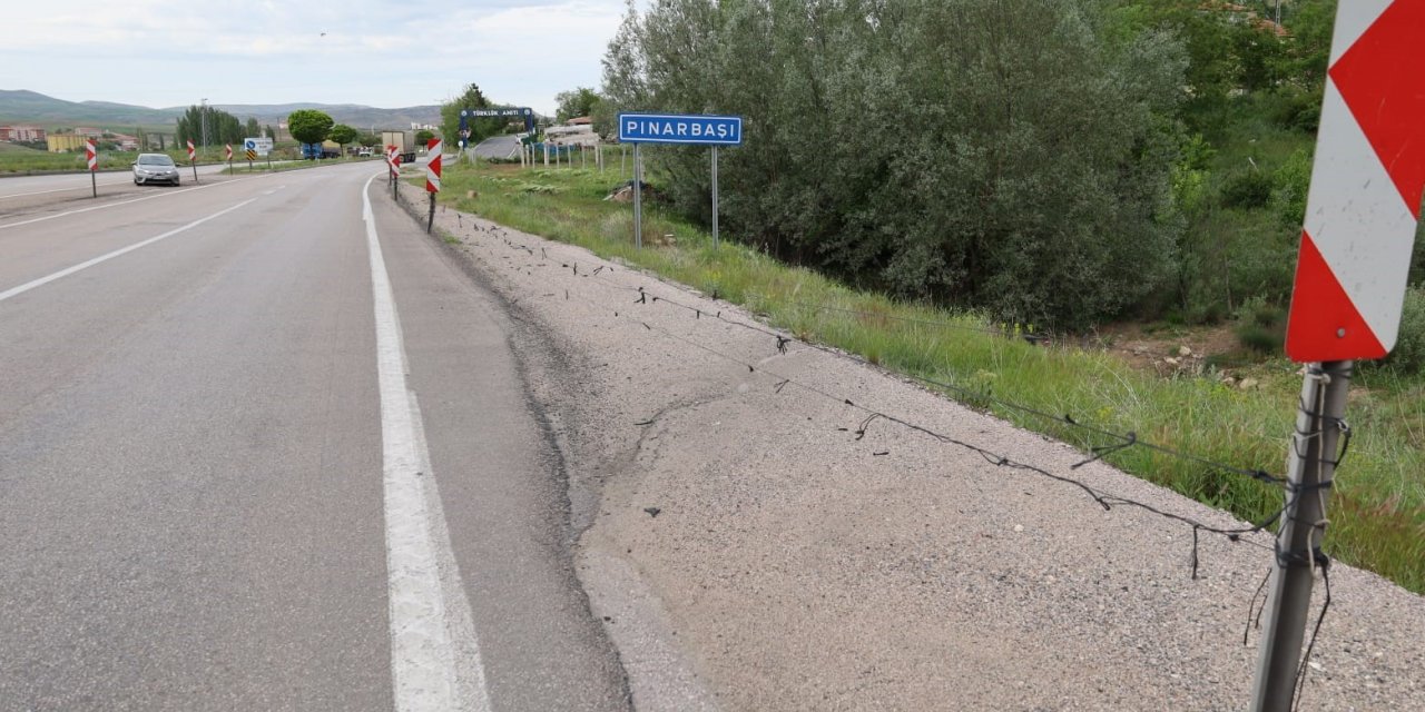 Pınarbaşı halkı: "Yollar delik deşik, kaldırımlar eğit bükük"