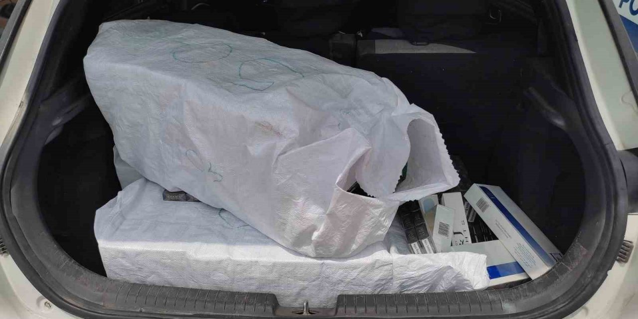 Otomobildeki çuvaldan bin 500 paket kaçak sigara çıktı