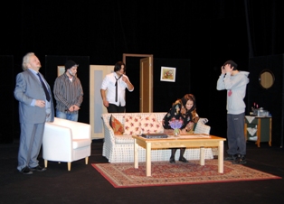 İsveç'te yaşayan Türkler tiyatro sahneledi