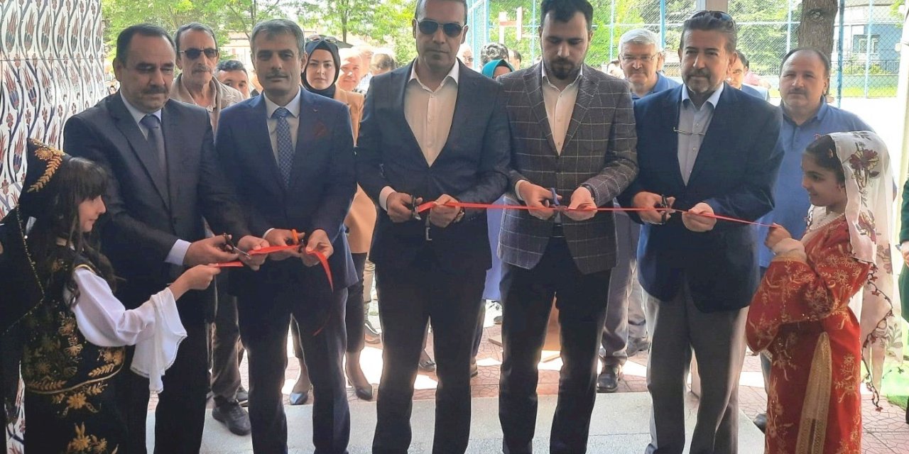 Emet Halk Eğitimi Merkezi Müdürlüğünün yıl sonu sergisi